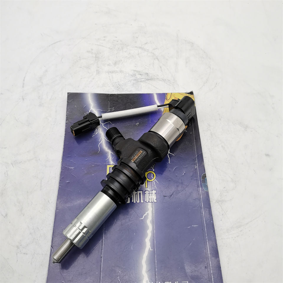 High quality Fuel Injector 095000-5450 0950005450 0-95000545-0 for Common Rail System 6M60 ME302143